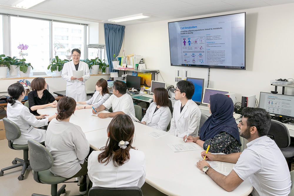 リサーチミーティングイメージ